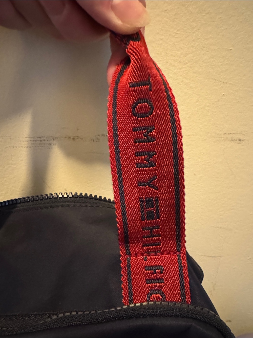 Tommy Hilfiger Navy Crossbody with Red Logo Strap - Picture 4 of 4